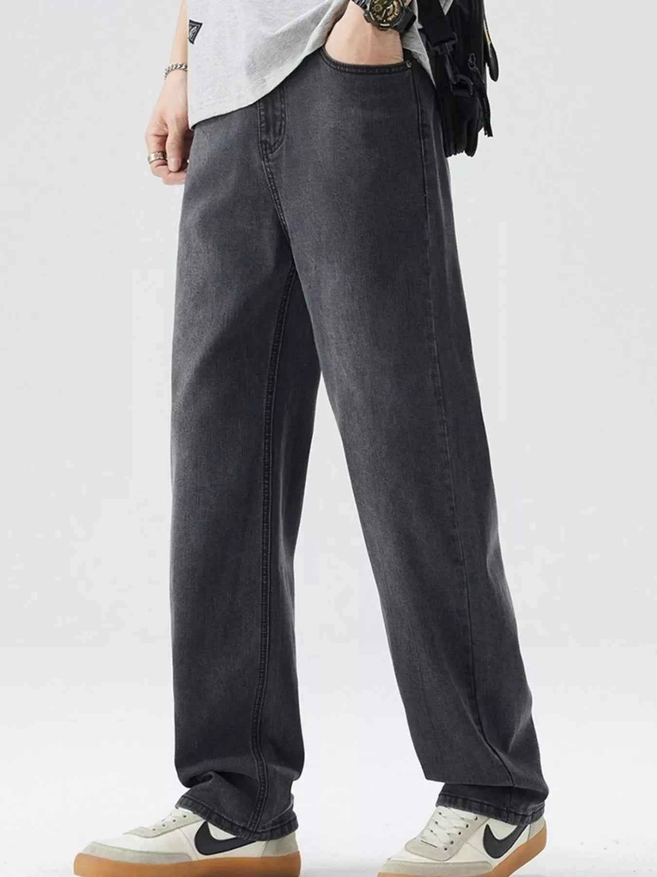 Men's Wide Leg Jeans with Pockets
