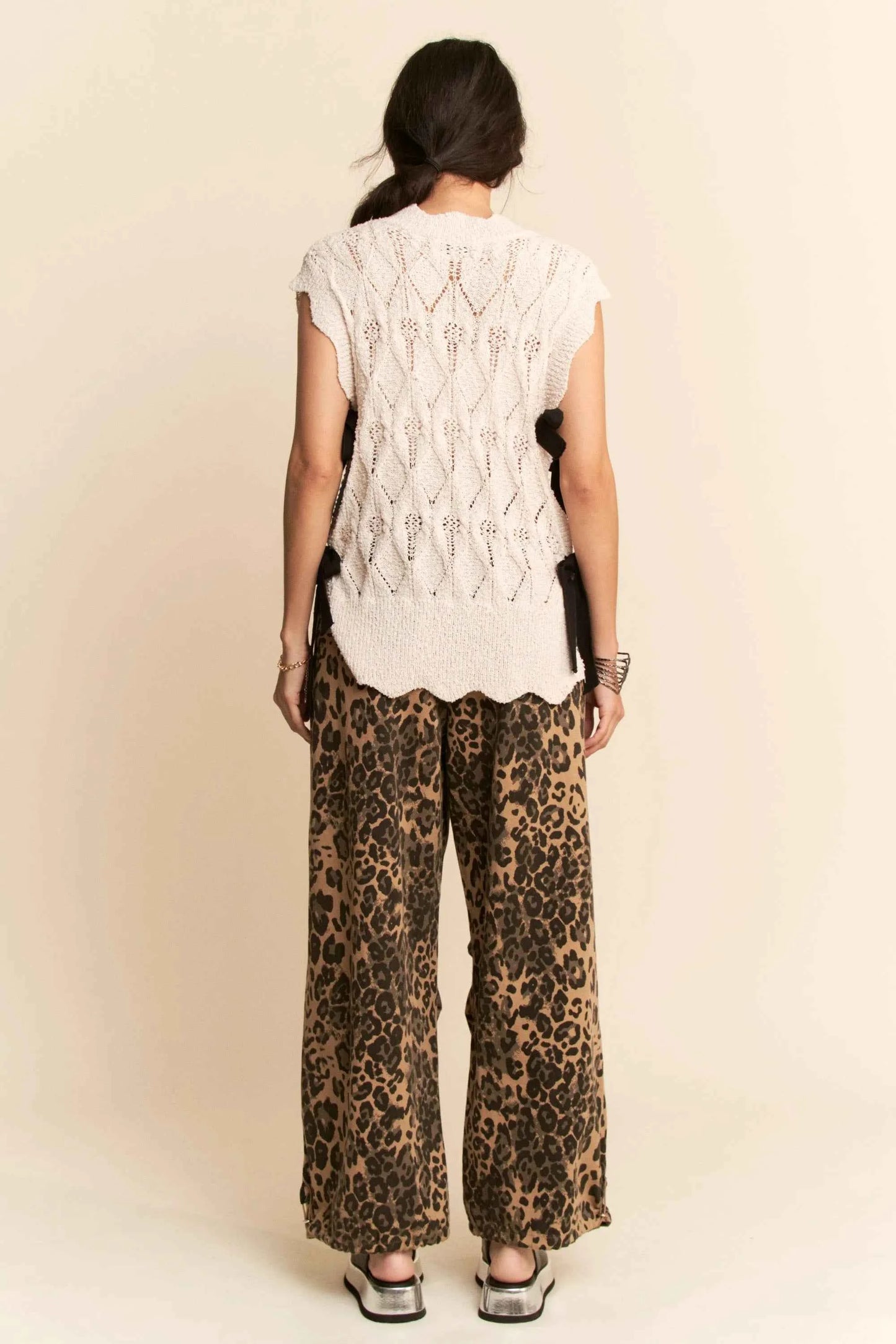 Davi & Dani Ribbon Bow Ties Scalloped Trim Knit Semi Crop Top