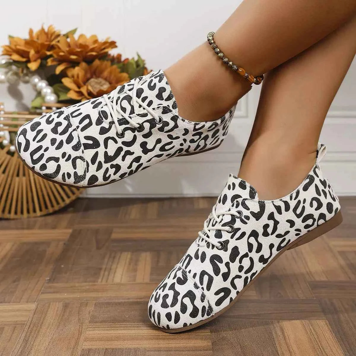 Round Toe Lace Up Sneaker