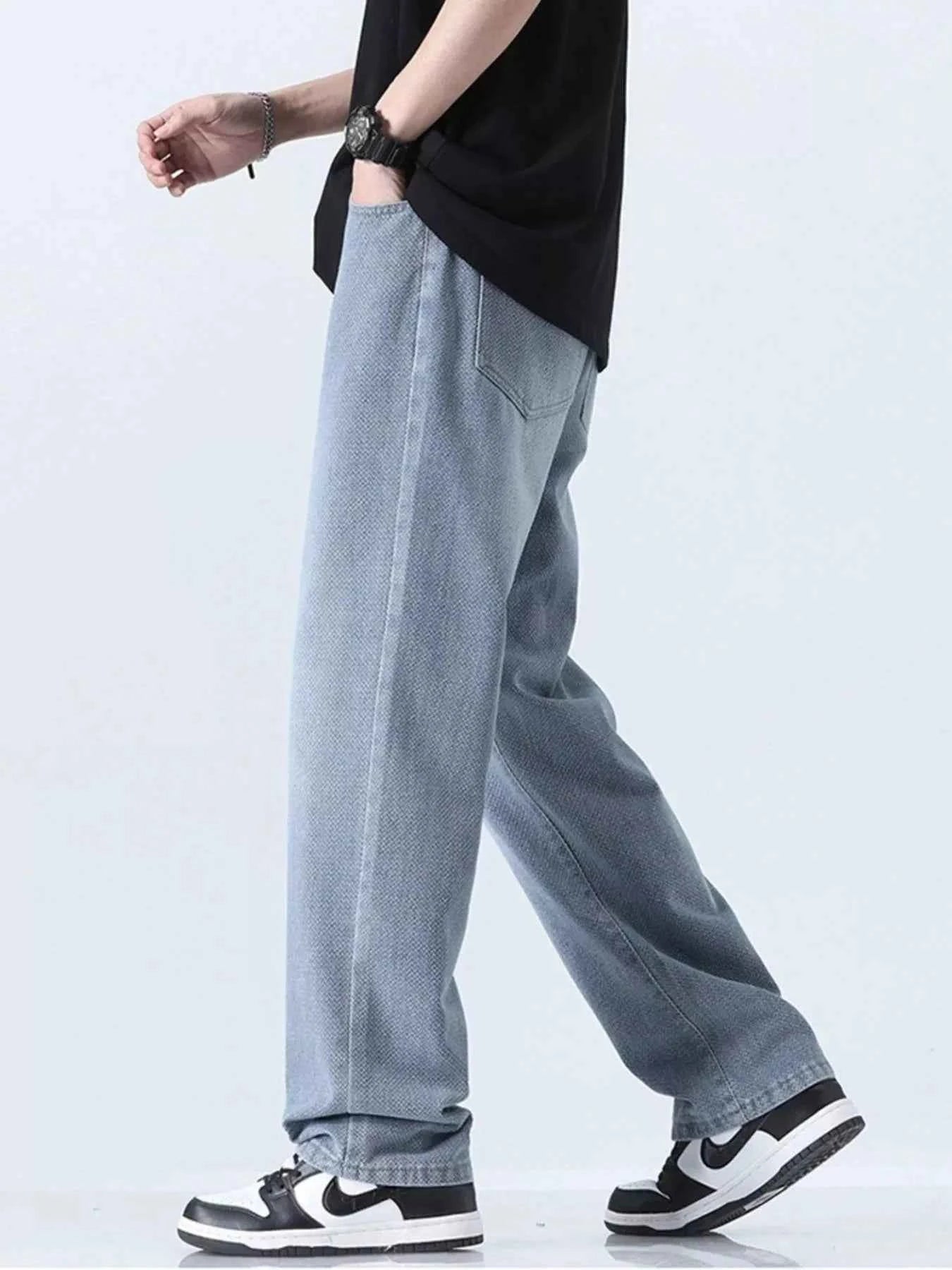 Men's Relaxed Fit Straight Leg Jeans