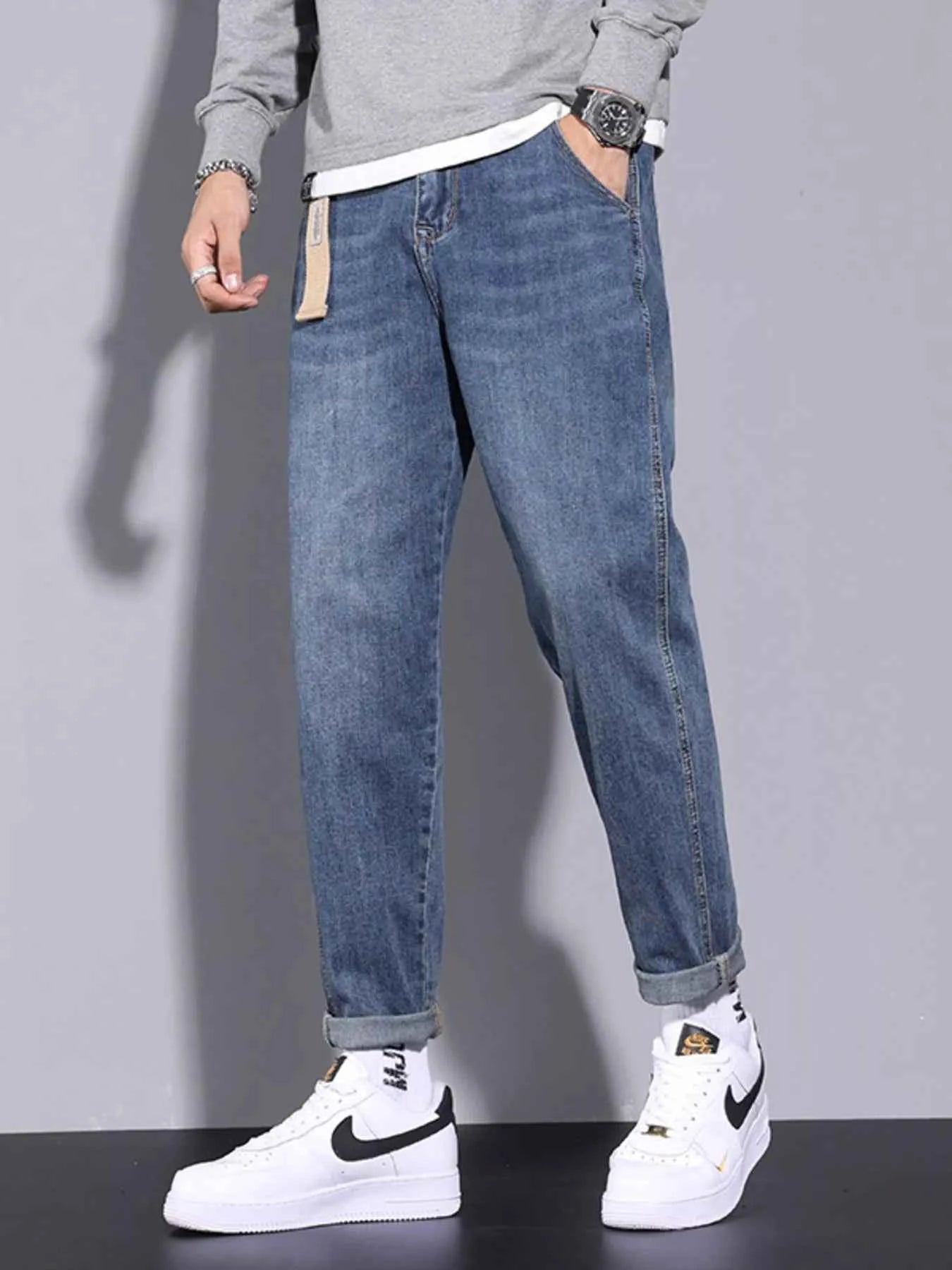 Men's Relaxed Fit Cuffed Jeans