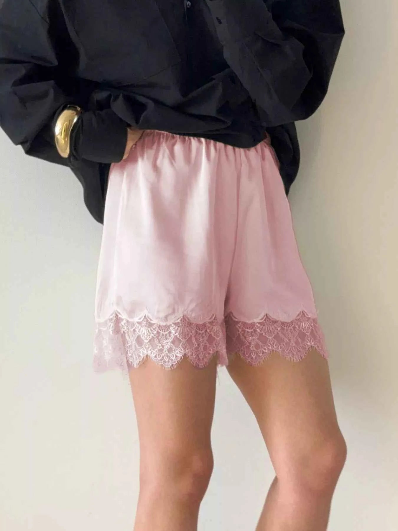 Lace Trim Elastic Waist Shorts