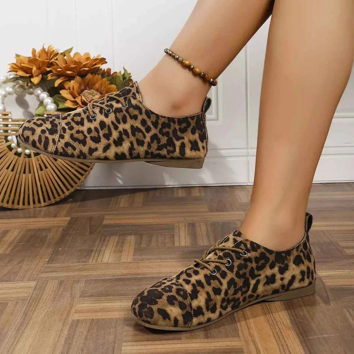 Round Toe Lace Up Sneaker