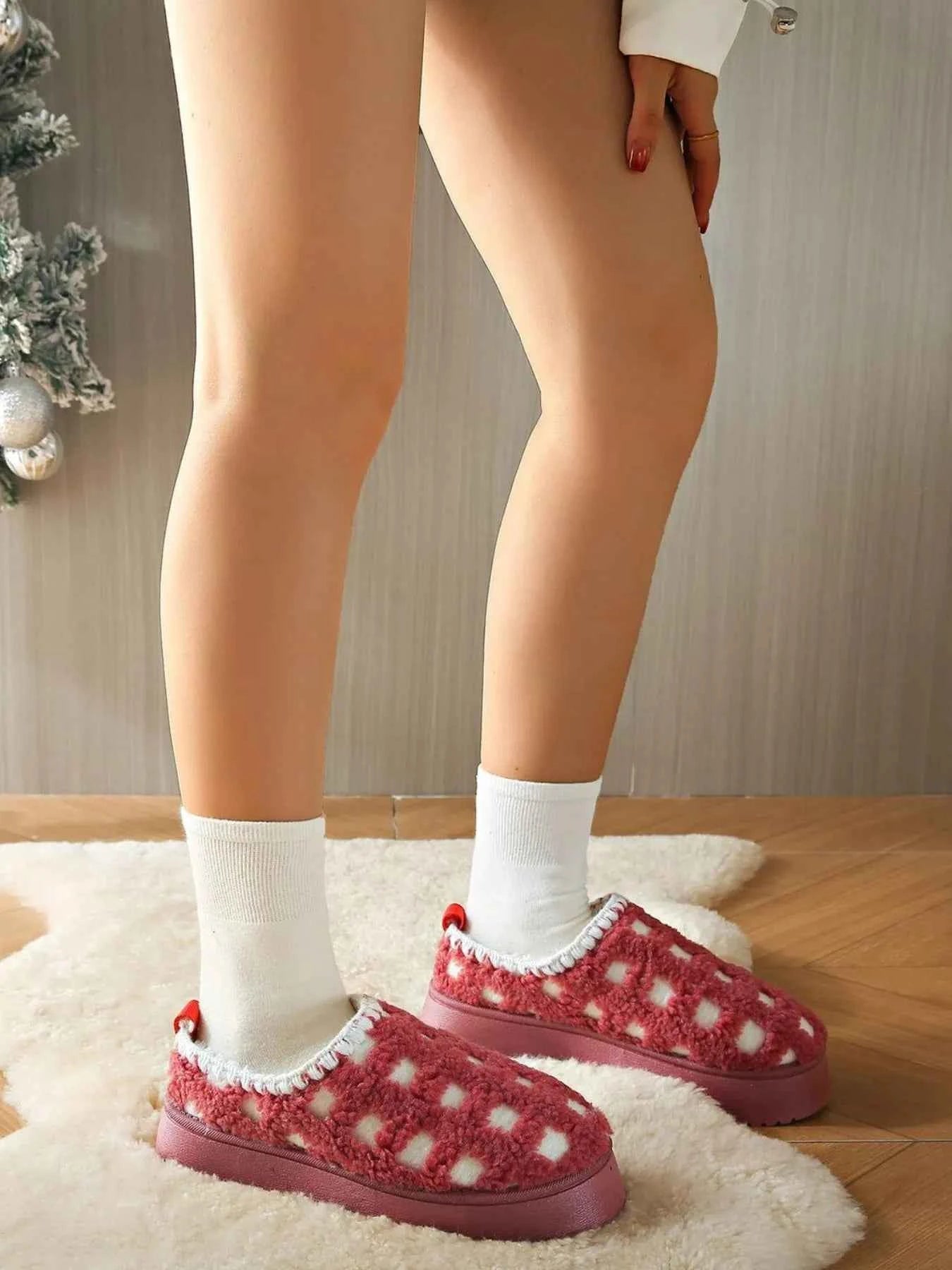 Christmas Holiday Fuzzy Warm Indoor Slippers