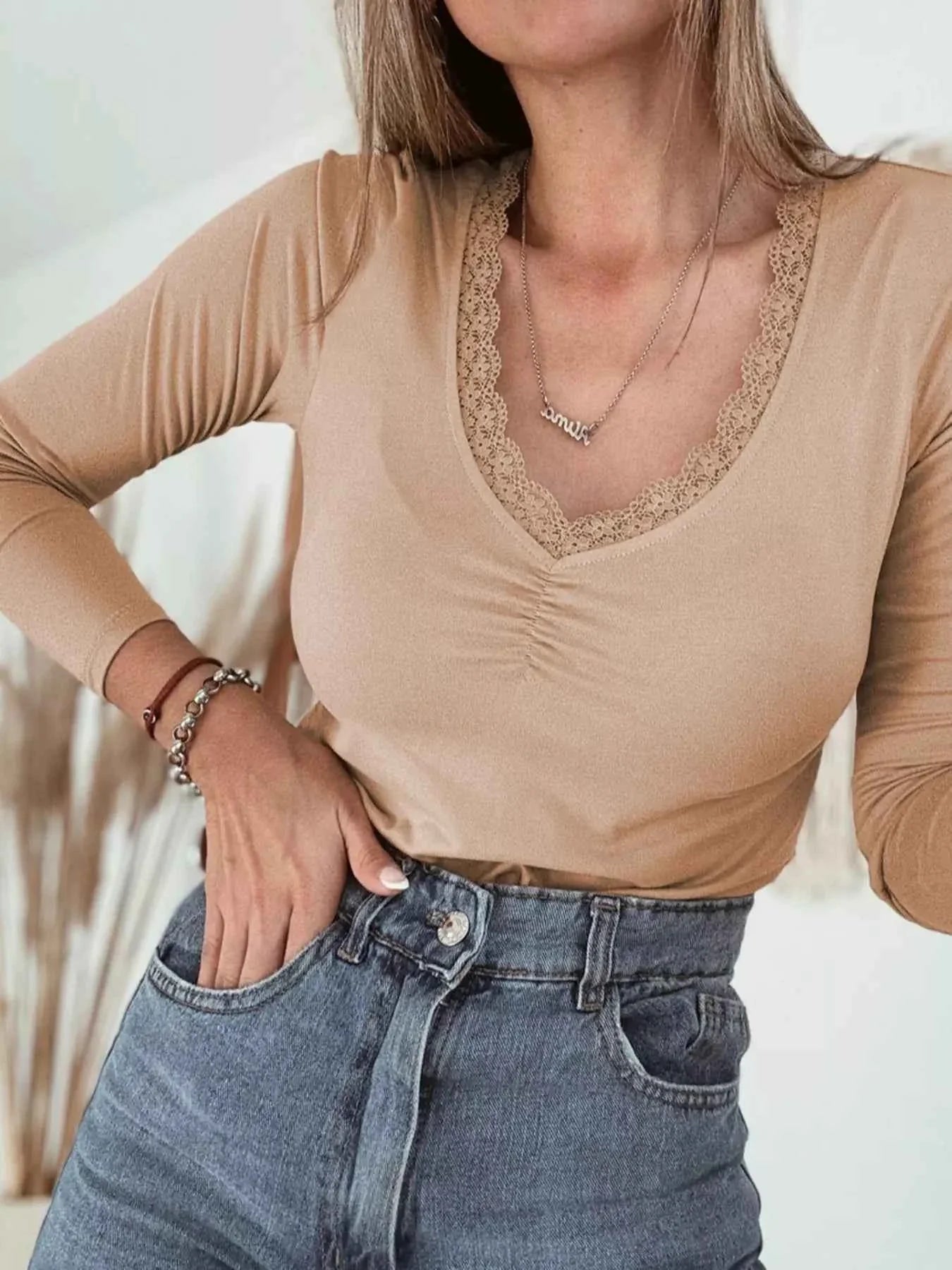 Lace-Trimmed Ruched Detail Long Sleeve T-Shirt