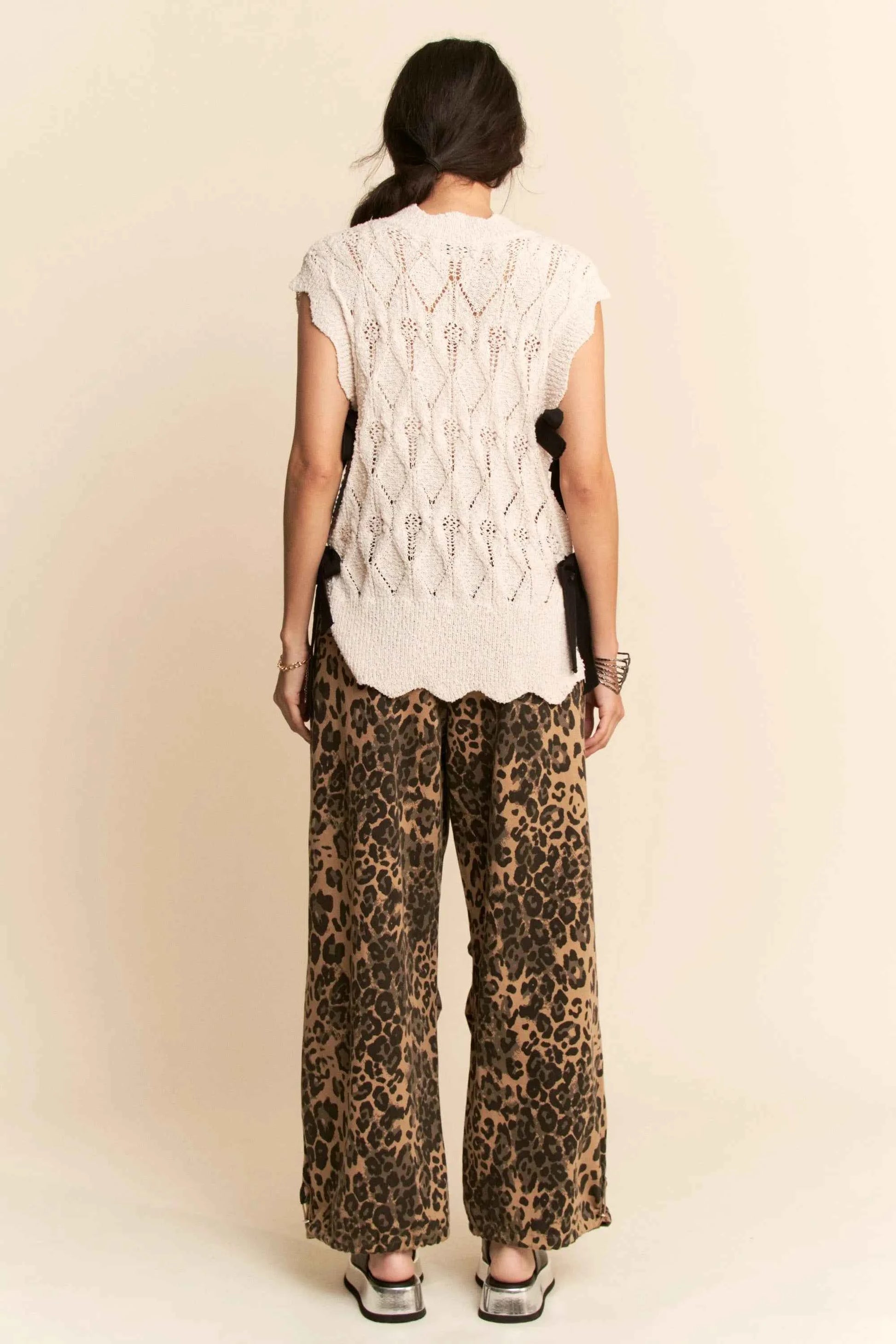Davi & Dani Ribbon Bow Ties Scalloped Trim Knit Semi Crop Top