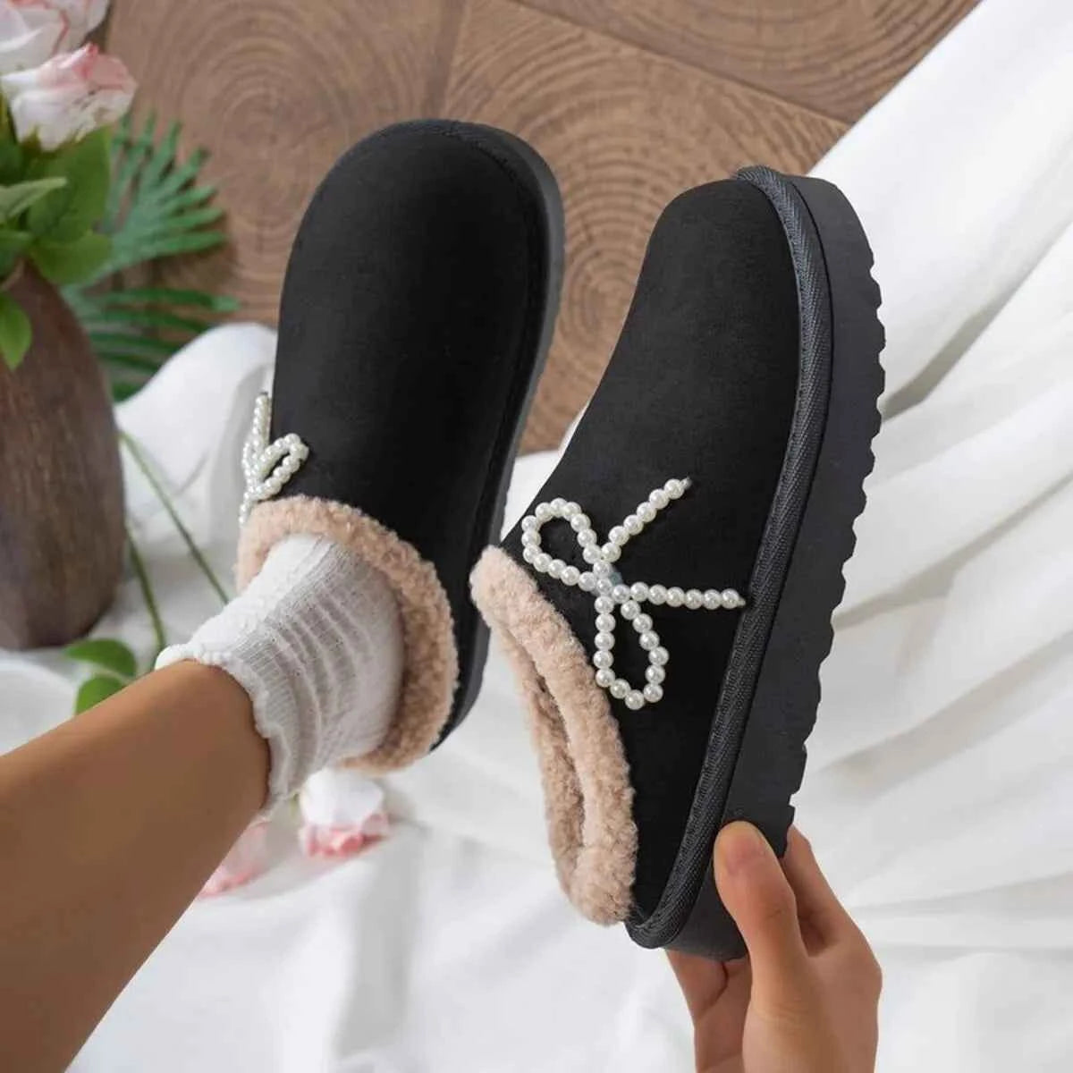 Pearl Bow Round Toe Slippers