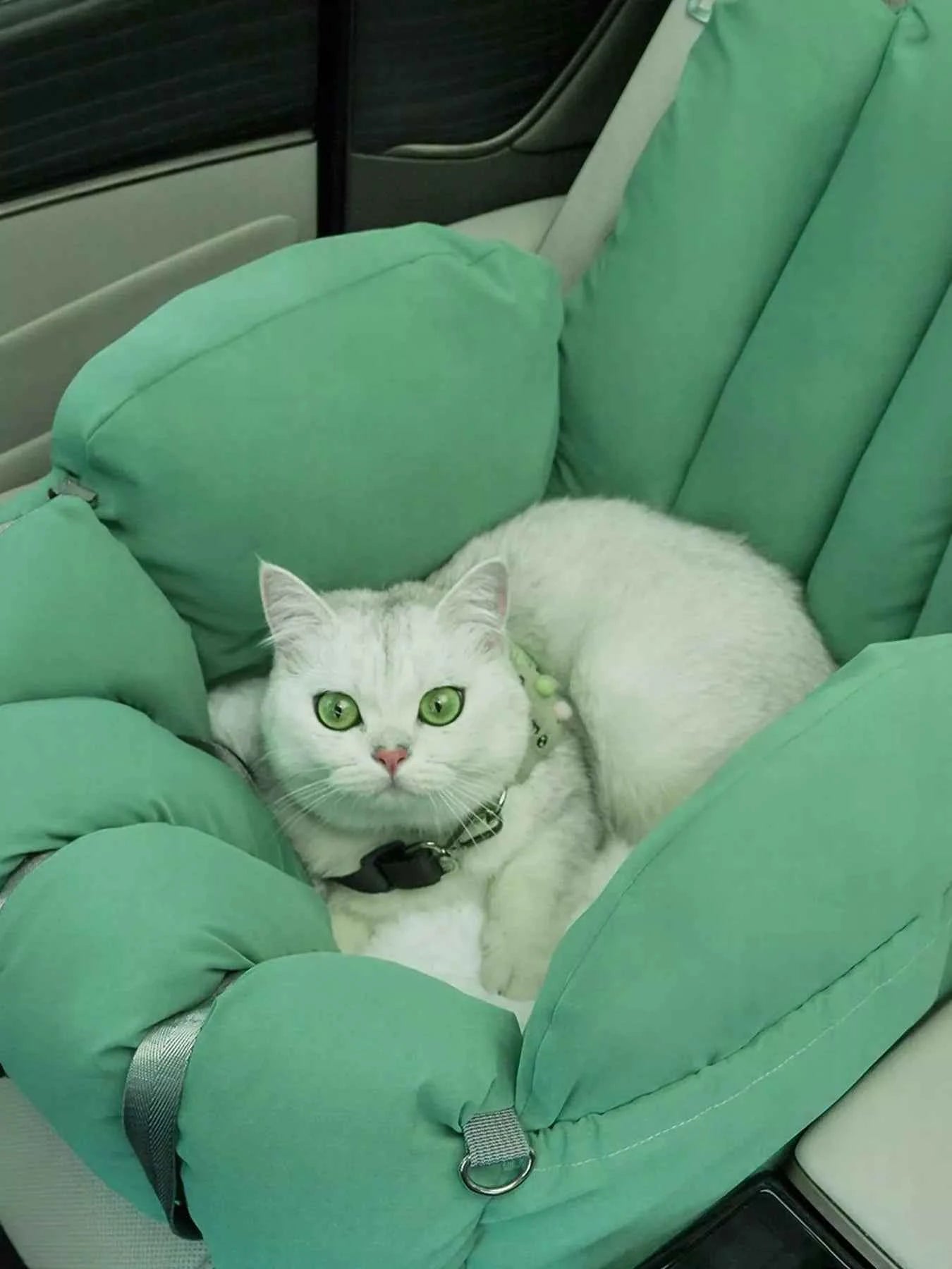 Comfortable & Portable Pet Car Nest