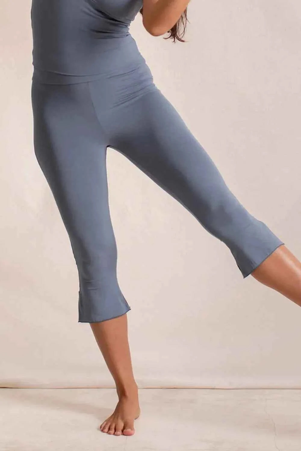 Side Slit Capris Leggings