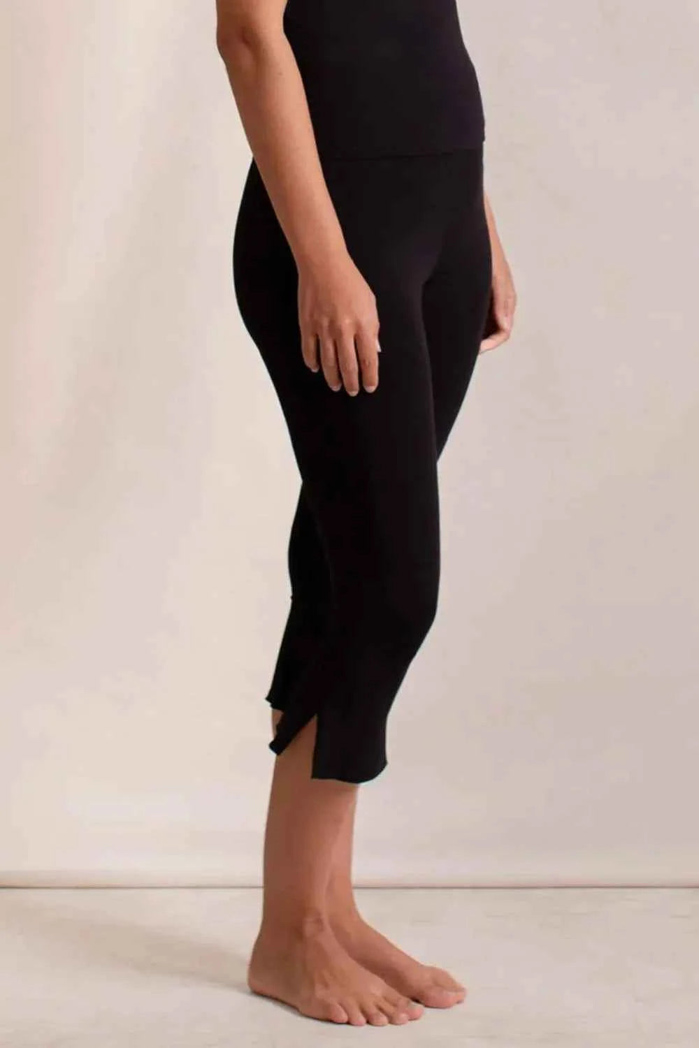 Side Slit Capris Leggings
