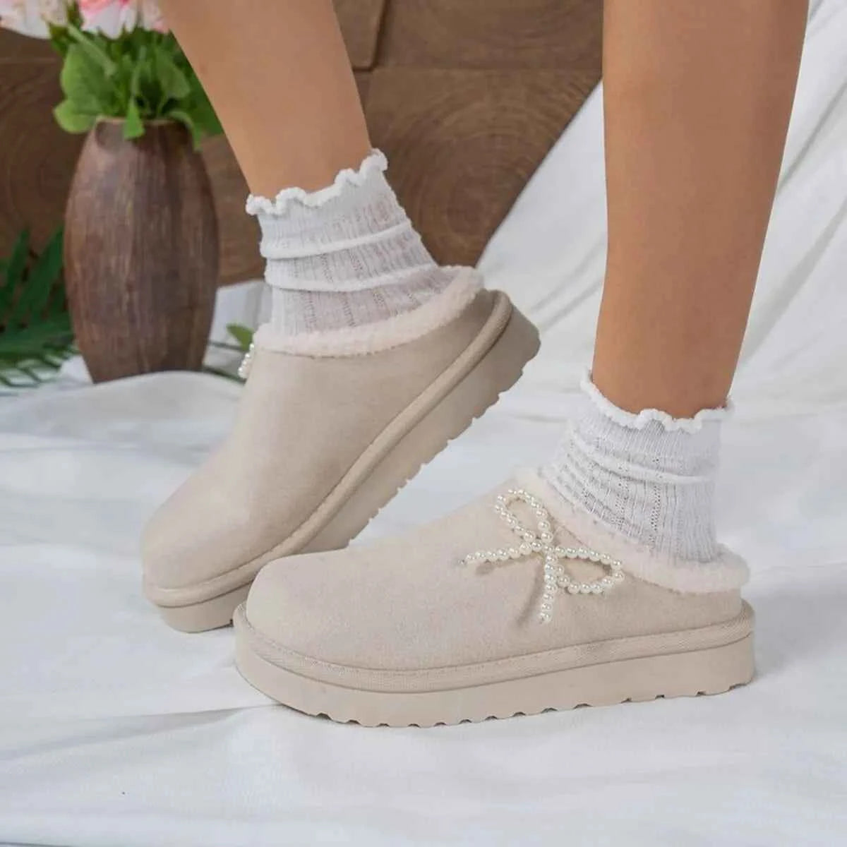 Pearl Bow Round Toe Slippers