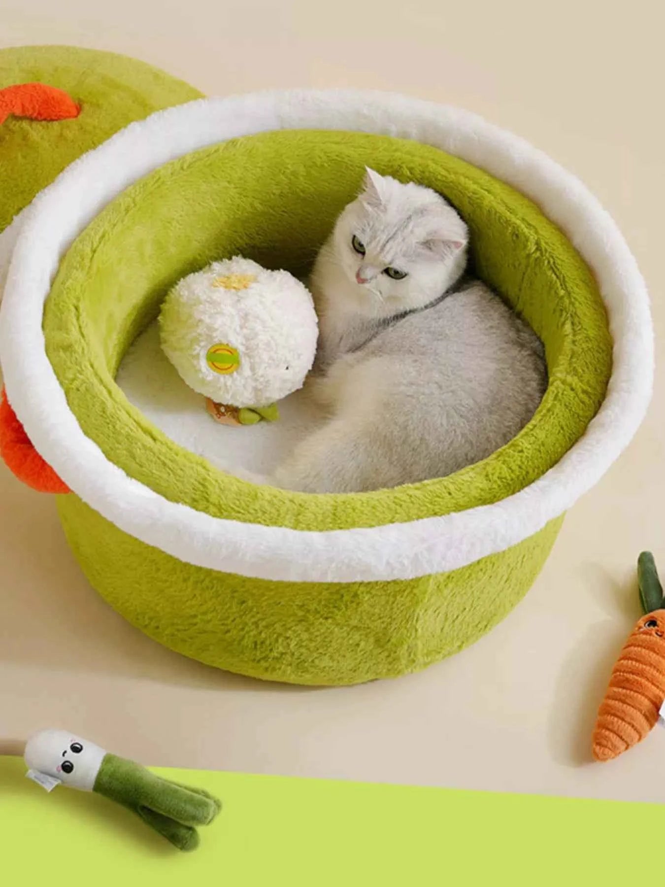 Cozy Warm Round Covered Semi-Enclosed Pet Nest