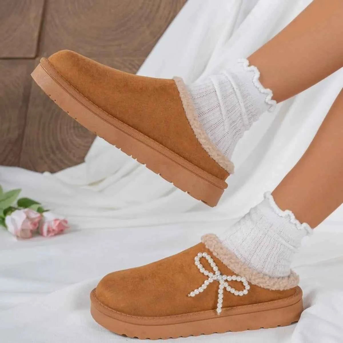 Pearl Bow Round Toe Slippers