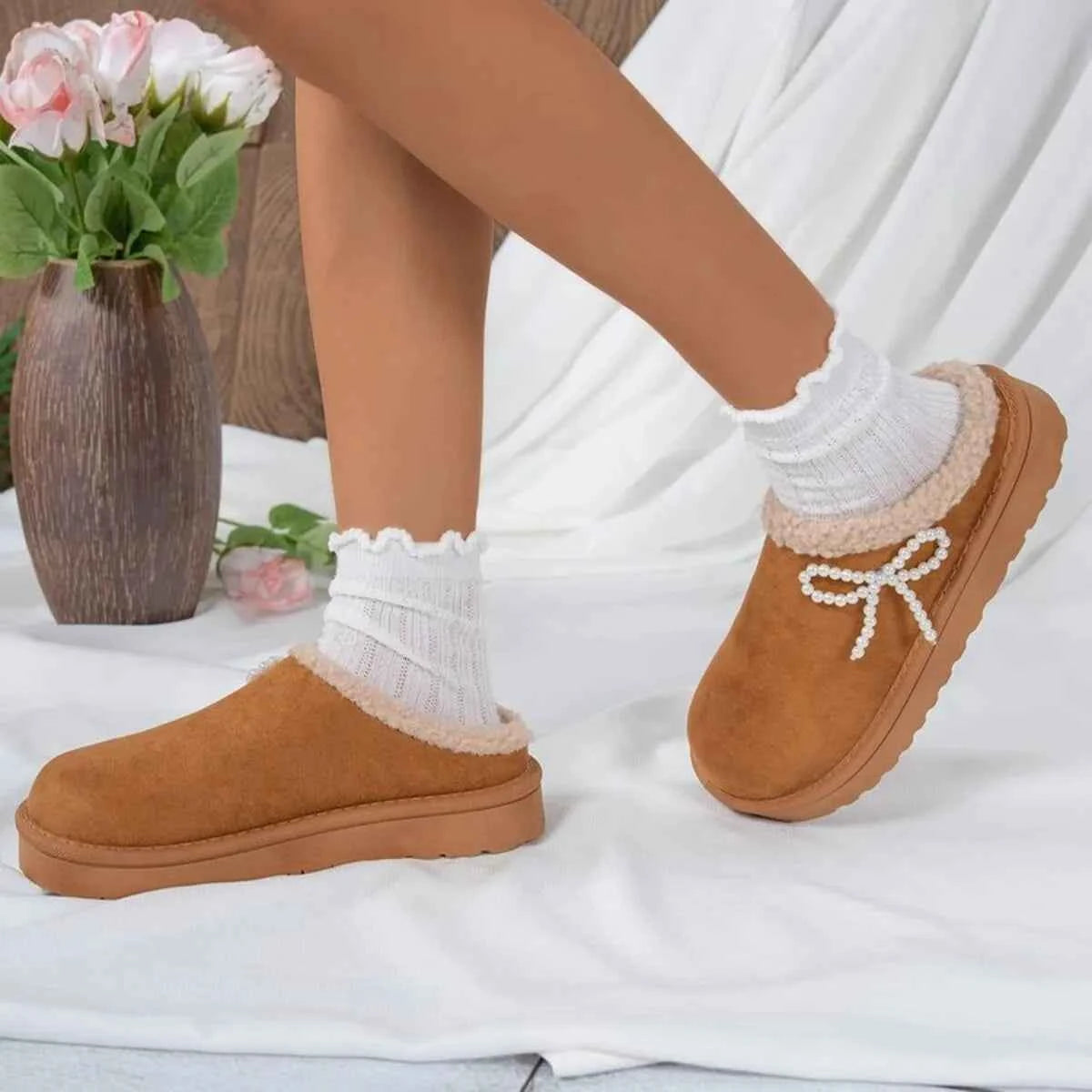 Pearl Bow Round Toe Slippers