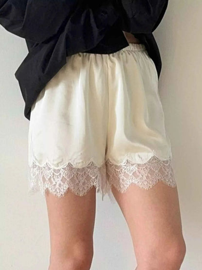 Lace Trim Elastic Waist Shorts