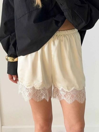 Lace Trim Elastic Waist Shorts
