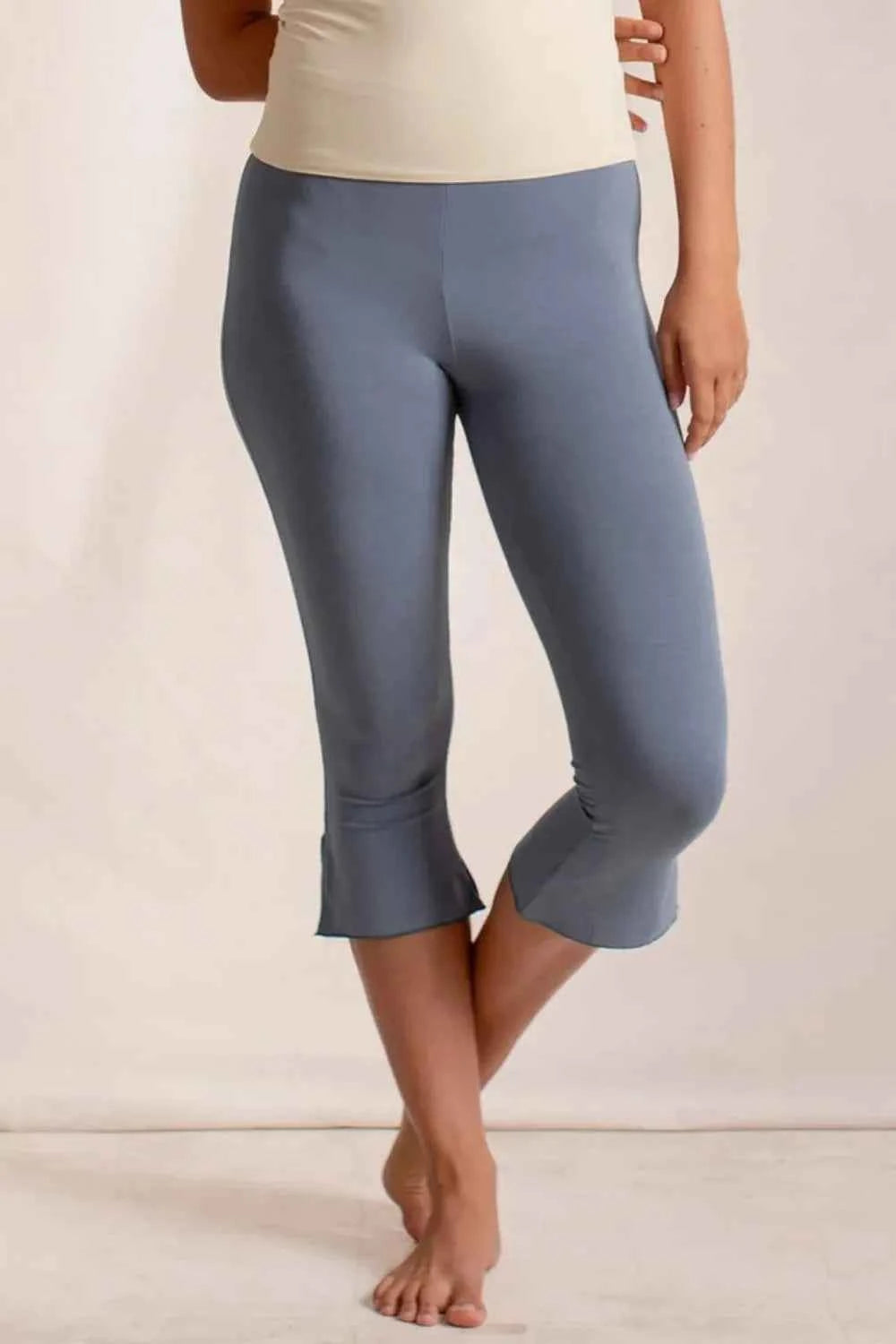 Side Slit Capris Leggings