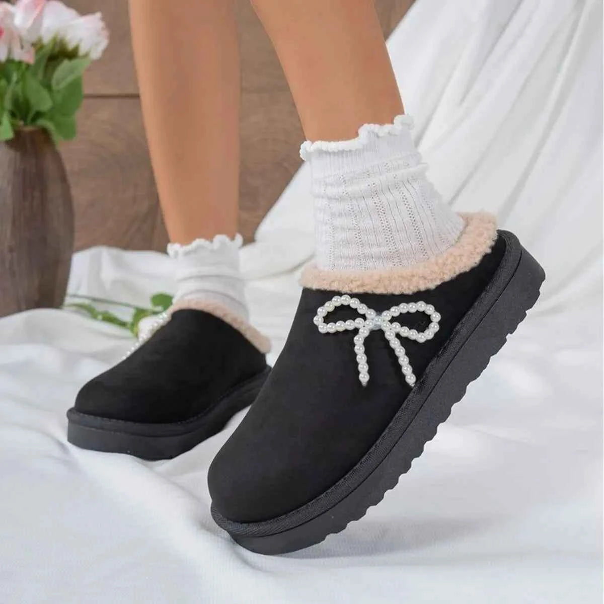 Pearl Bow Round Toe Slippers