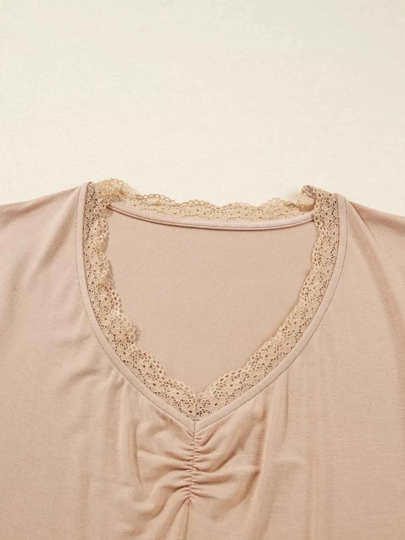 Lace-Trimmed Ruched Detail Long Sleeve T-Shirt