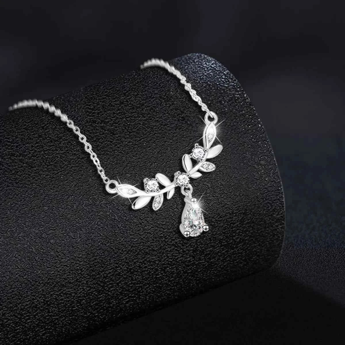 925 Sterling Silver Moissanite Leaf Necklace