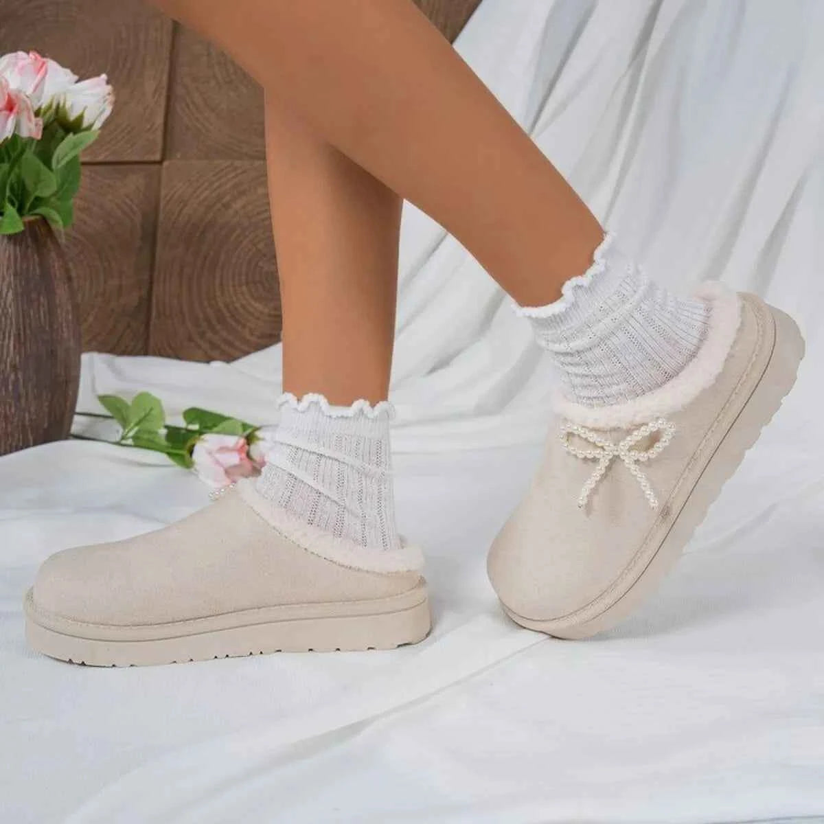 Pearl Bow Round Toe Slippers