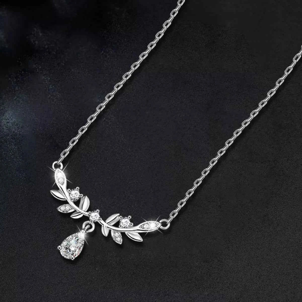925 Sterling Silver Moissanite Leaf Necklace