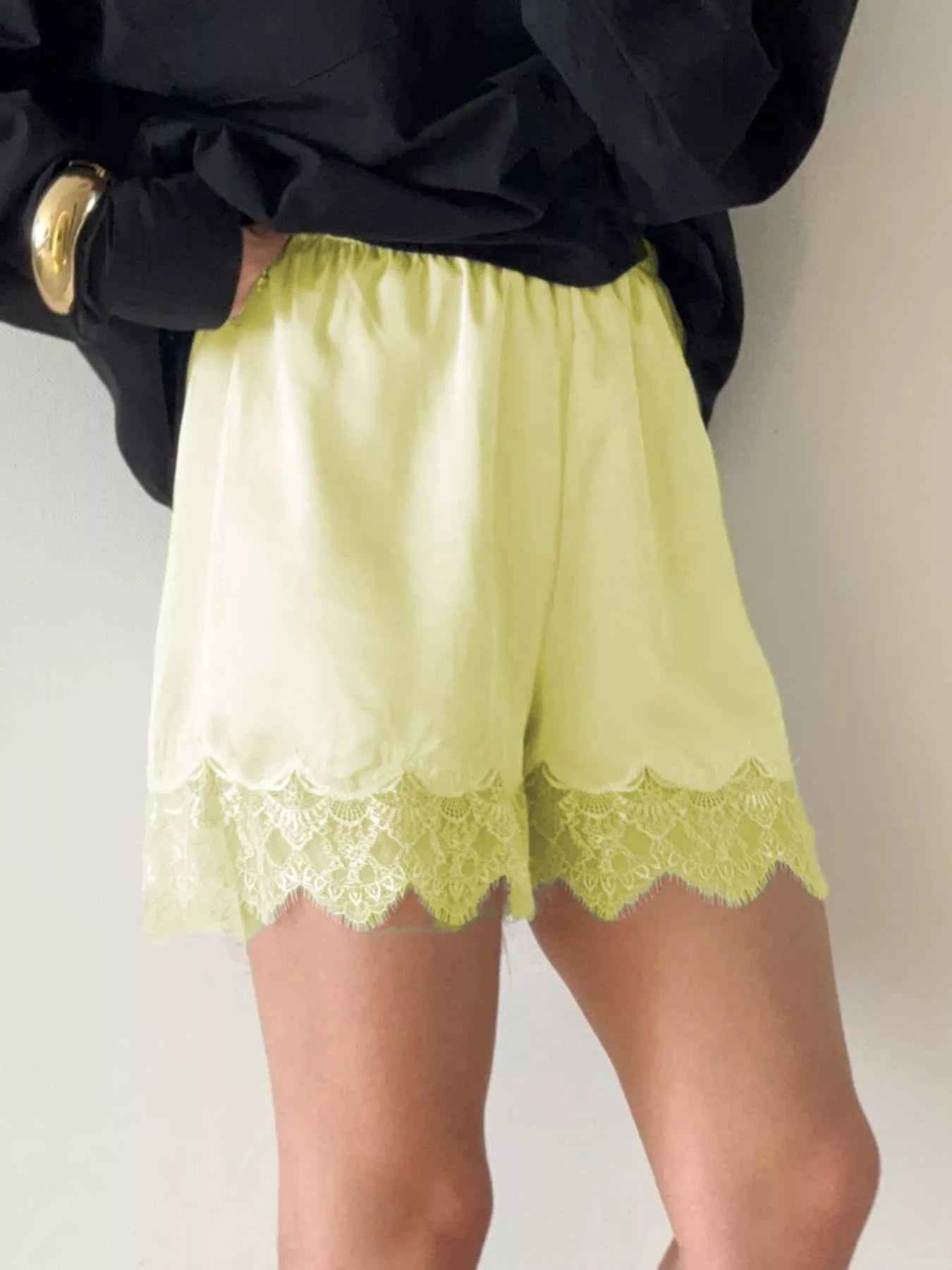 Lace Trim Elastic Waist Shorts