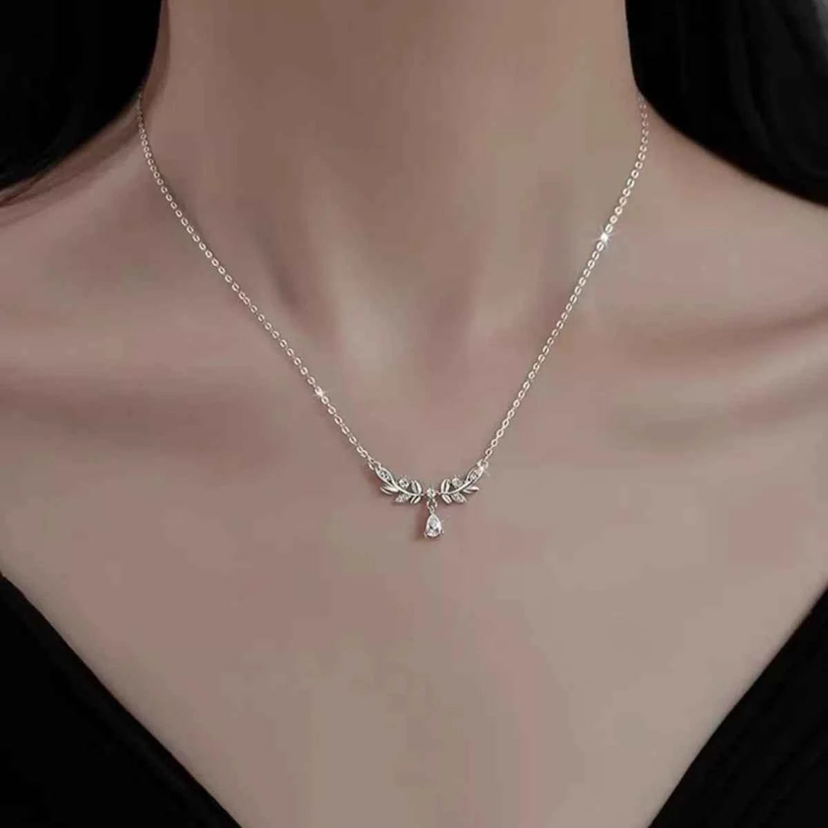 925 Sterling Silver Moissanite Leaf Necklace