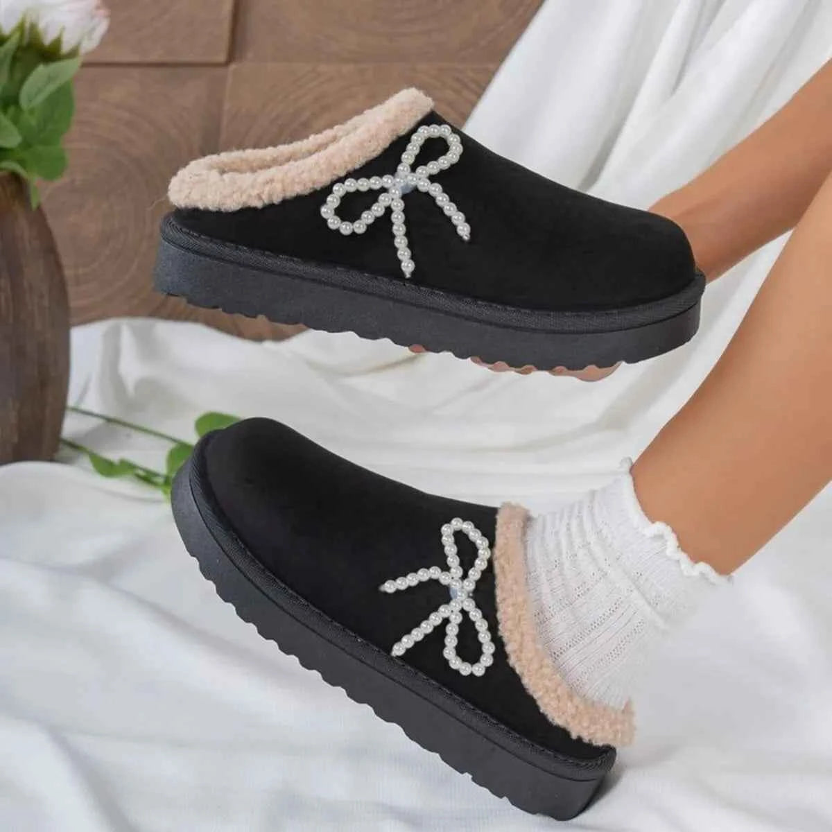 Pearl Bow Round Toe Slippers