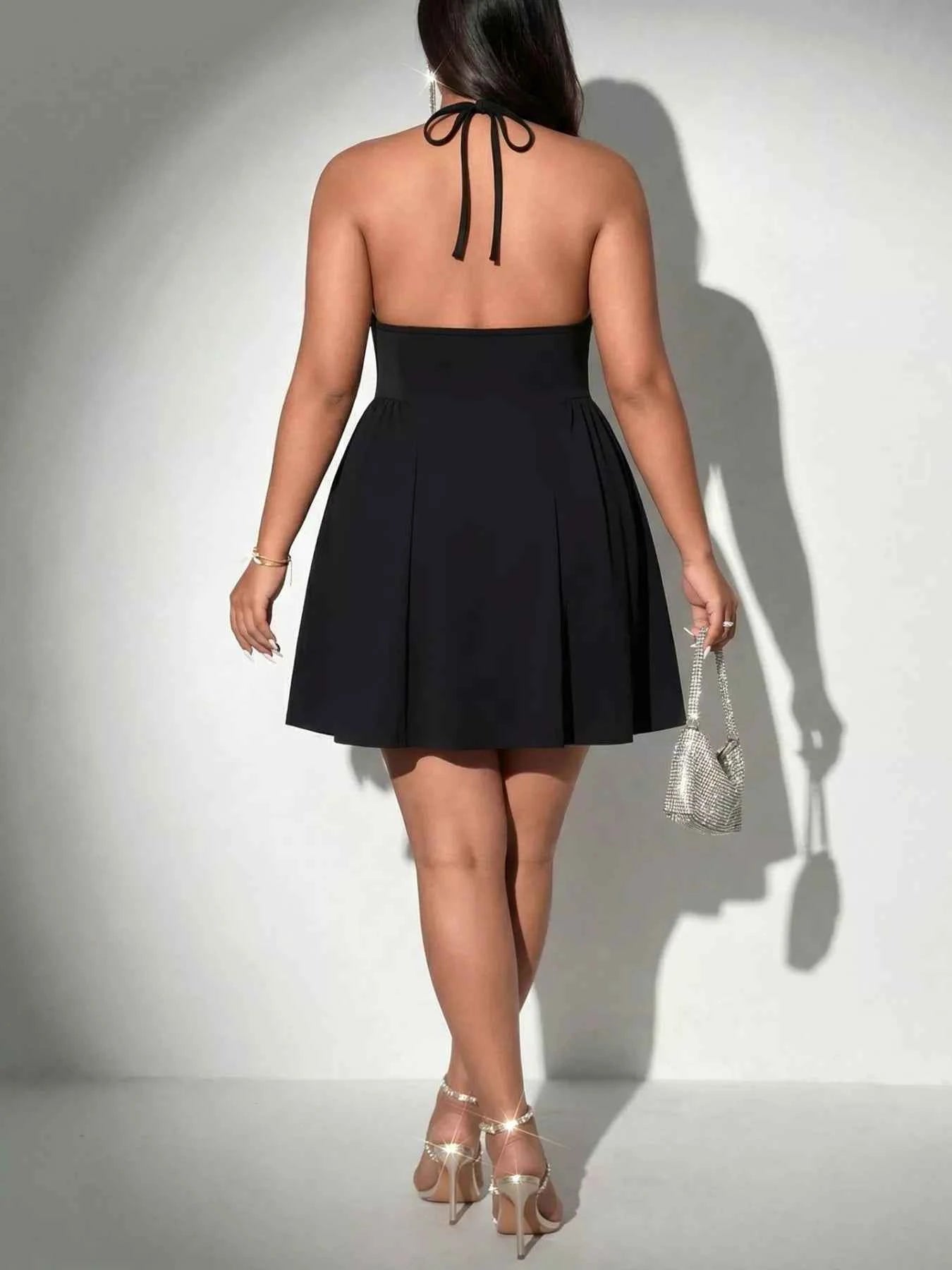 Plus Size Lace Trim Halter Neck A-Line Dress