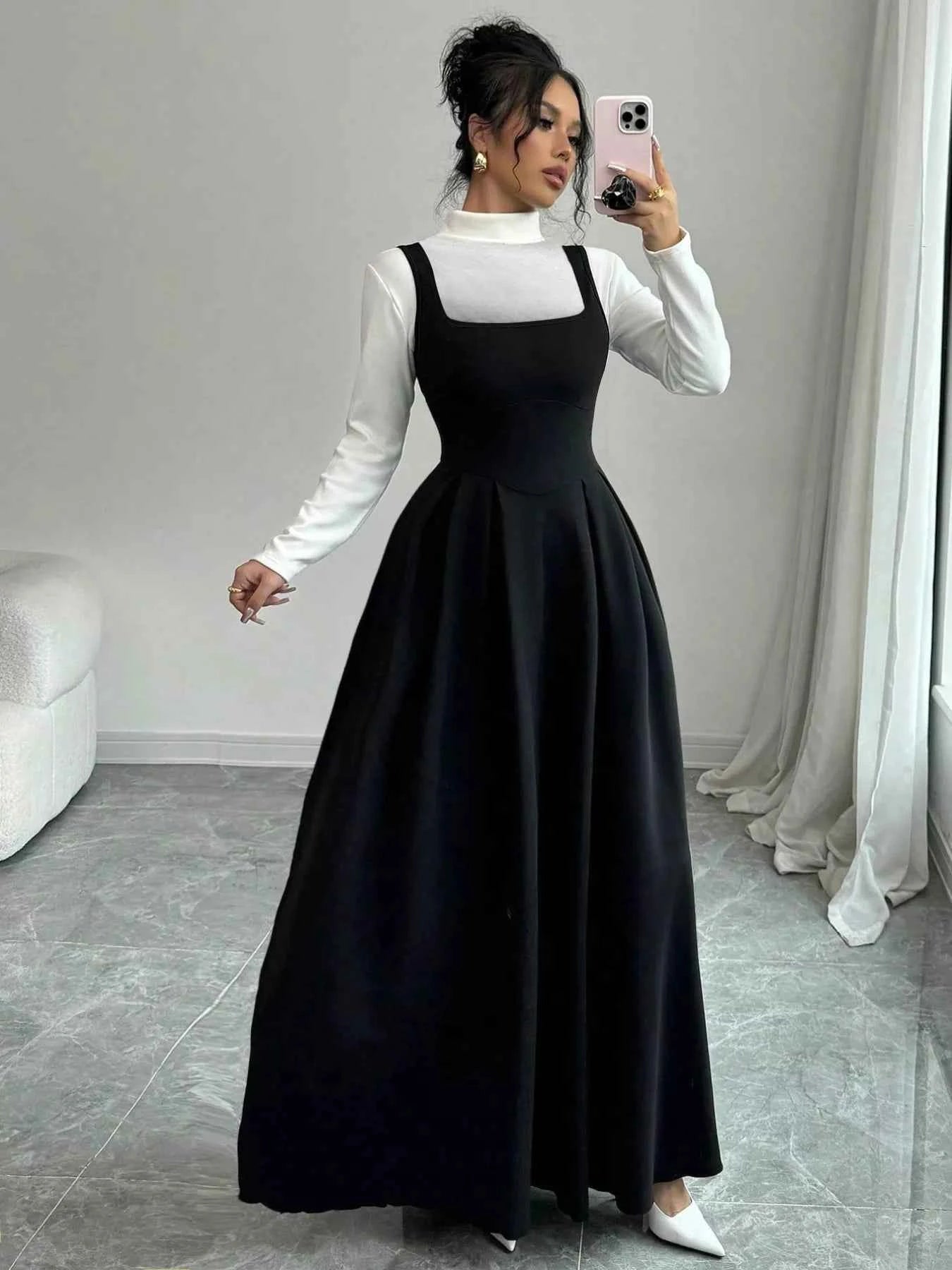 Sleeveless A-Line Maxi Dress with Square Neckline